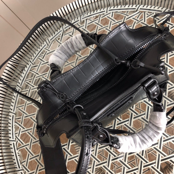 Ba*len*cia*ga neo classic mini top handle bag