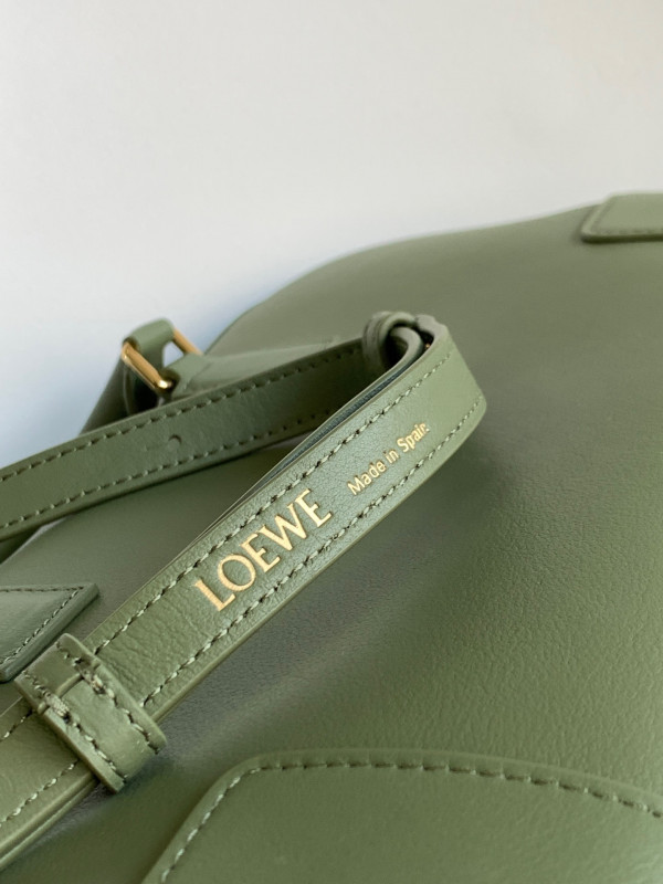 LOEWE Amazona 28 bag