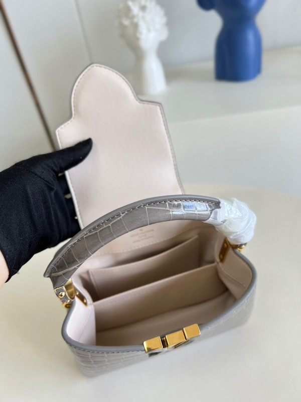 l**is V*t*n capucines mini