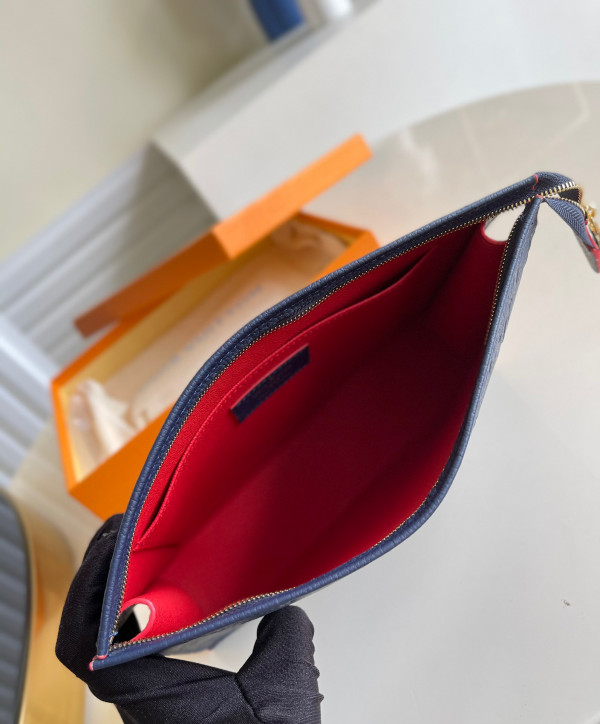 l**is V*t*n pochette voyage