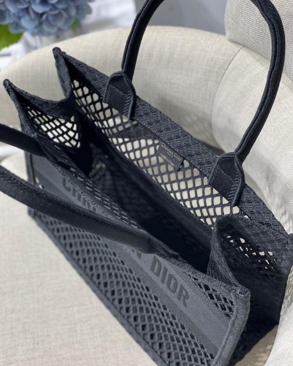 medium D*or book tote