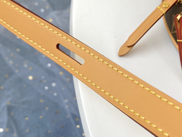 l**is V*t*n boite chapeau souple pm