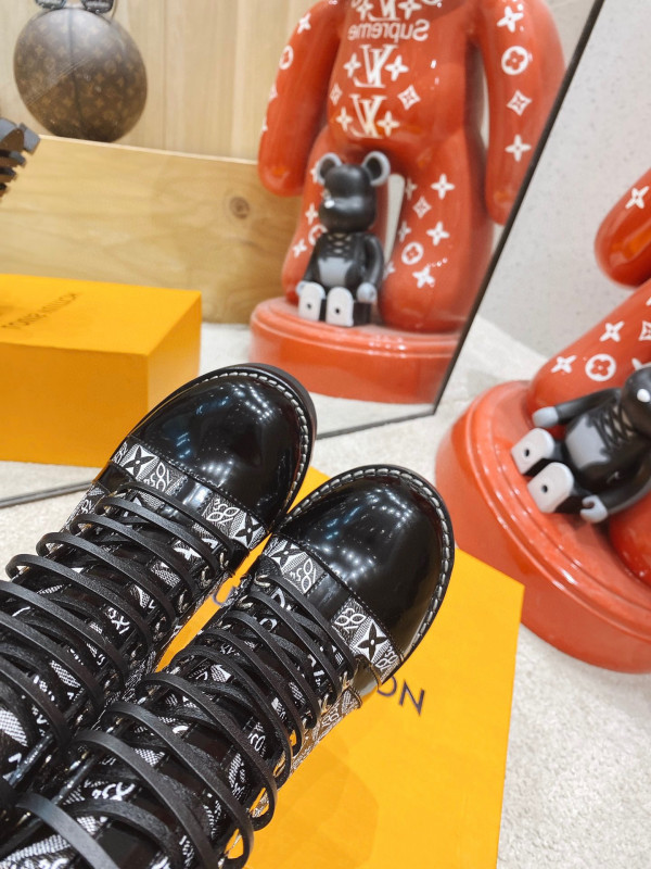 l**is V*t*n star trail ankle boot 8cm