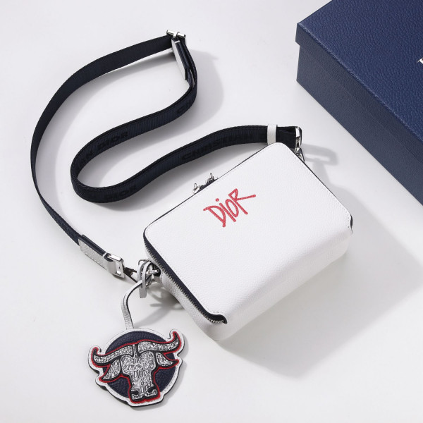 D*or and shawn messenger pouch