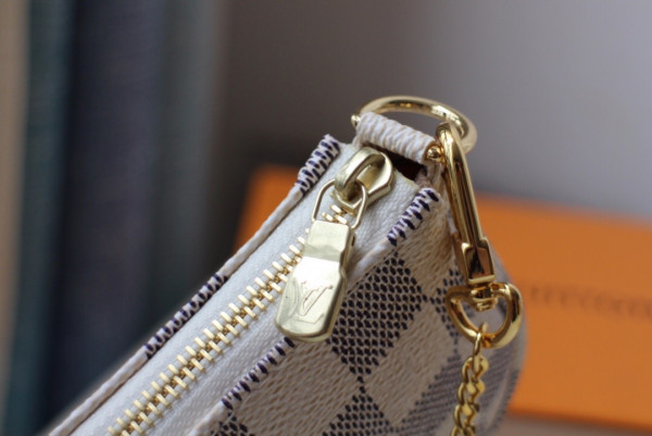 l**is V*t*n mini pochette accessoires