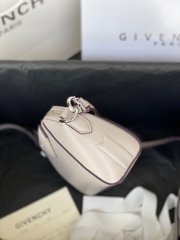 GIVENCHY NANO ANTIGONA