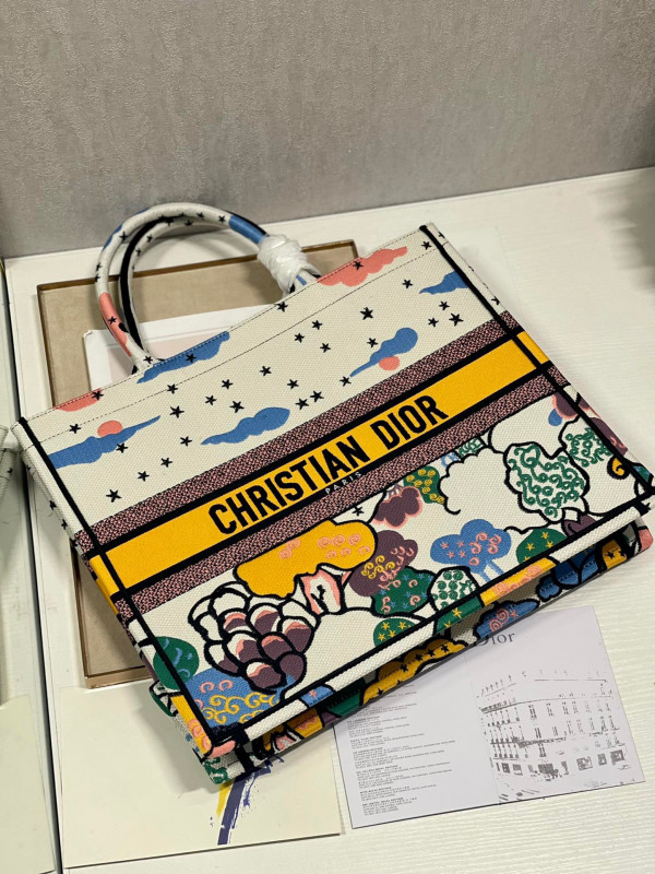 large D*or book tote