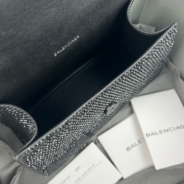 Ba*len*cia*ga hourglass