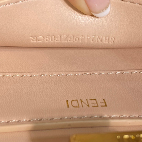 F**di peekaboo iseeu small-27x21x11cm