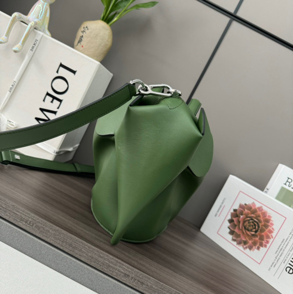 LOEWE Elephant Bag IN CLASSIC CALFSKIN