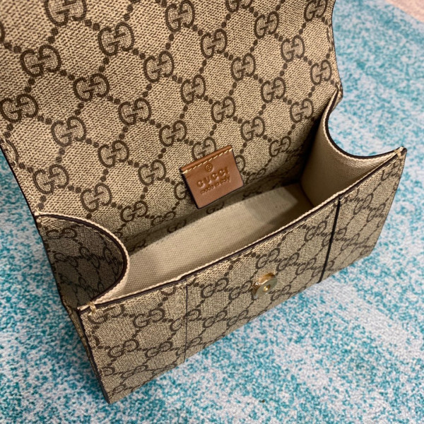 g*u*i x Ba*len*cia*ga hourglass