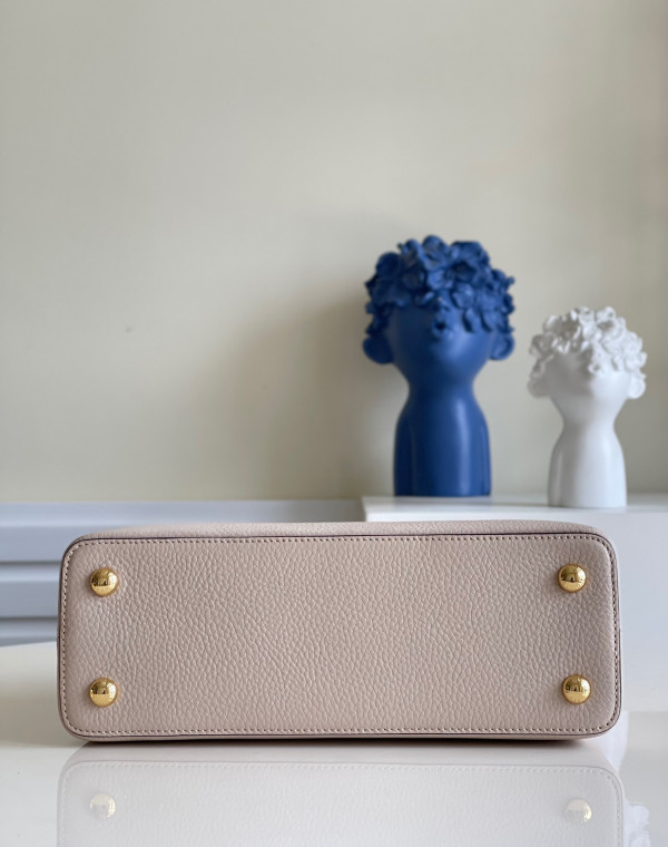 l**is V*t*n capucines pm