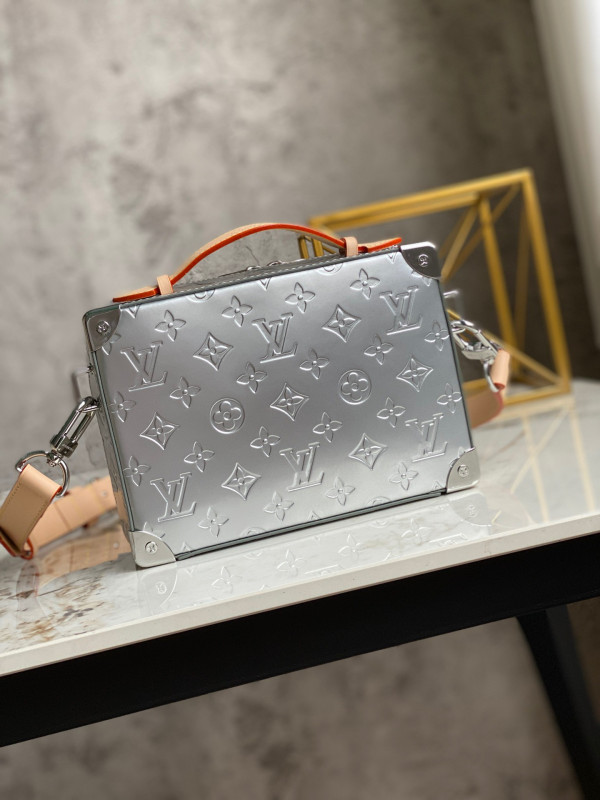 l**is V*t*n handle trunk