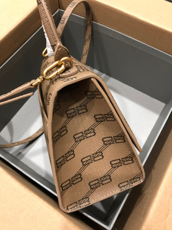 Ba*len*cia*ga hourglass