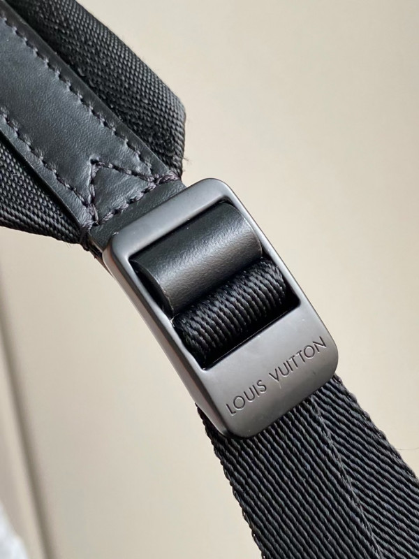 l**is V*t*n backpack