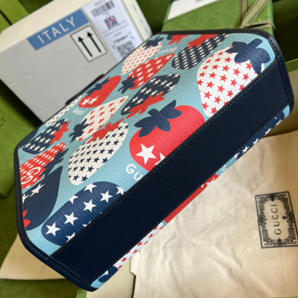 G*u*i children''s strawberry star tote bag