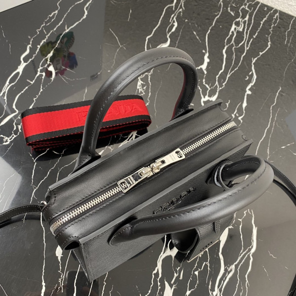 pra*a saffiano leather pra*a monoCh*0me bag