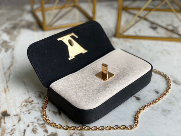 l**is V*t*n lockme pouch