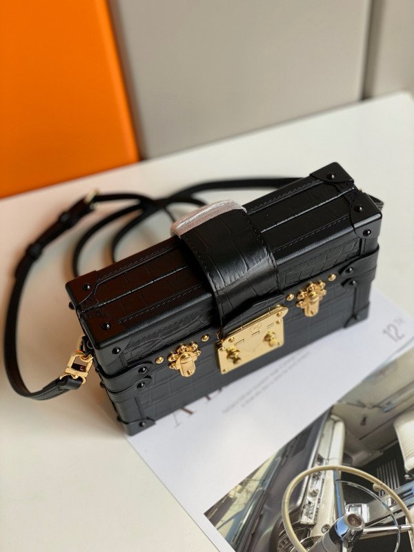 l**is V*t*n petite malle