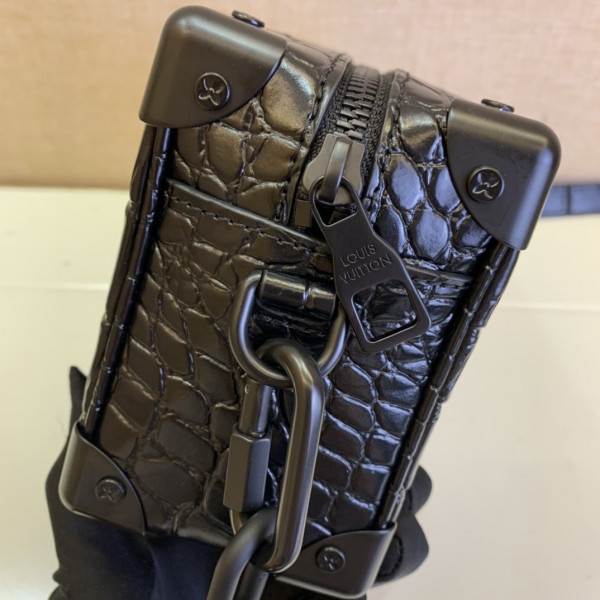 l**is V*t*n soft trunk