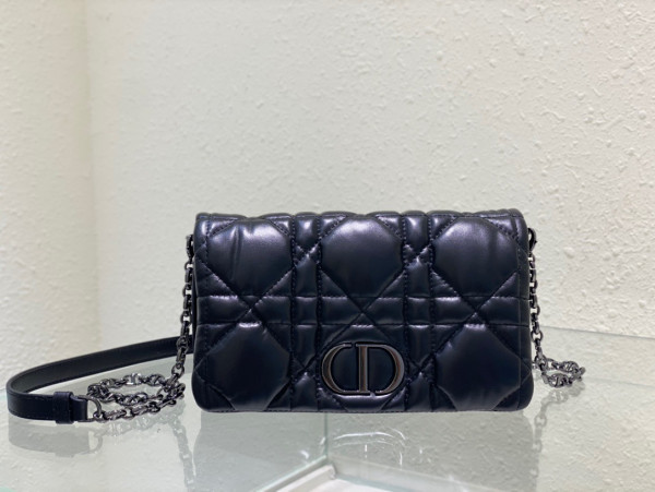 D*or caro macrocannage pouch