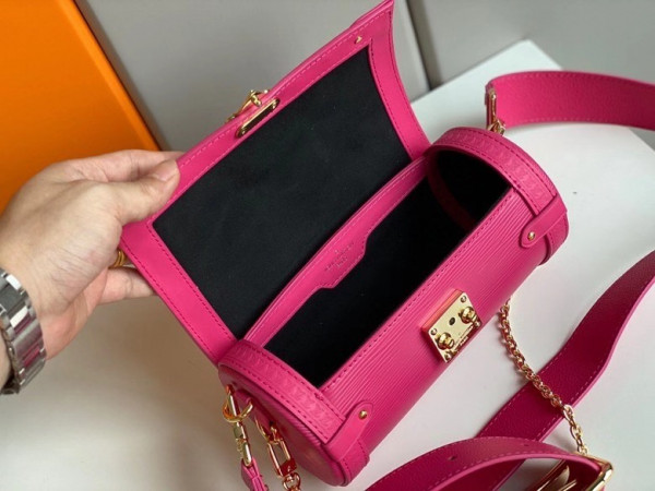 l**is V*t*n papillon trunk