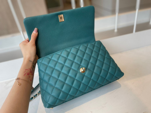 CL LARGE FLAP BAG WITH TOP HANDLE