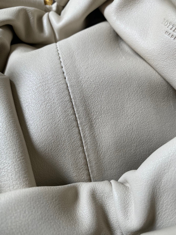 Bo*te*ga ve*ne*ta mini pouch