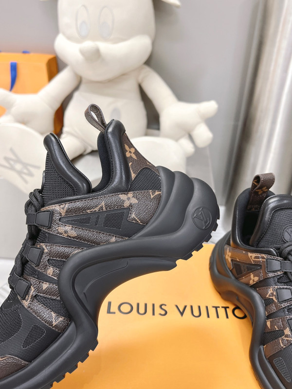 l**is V*t*n archlight sneaker