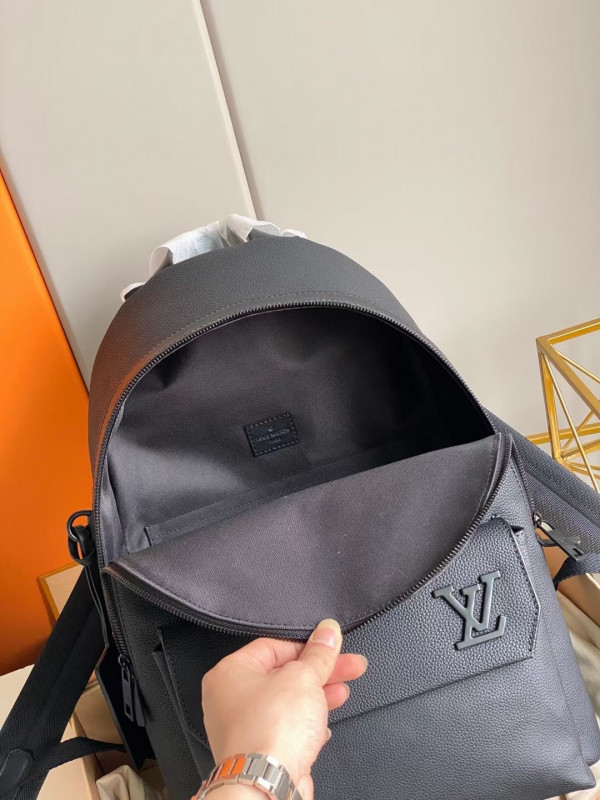 l**is V*t*n backpack