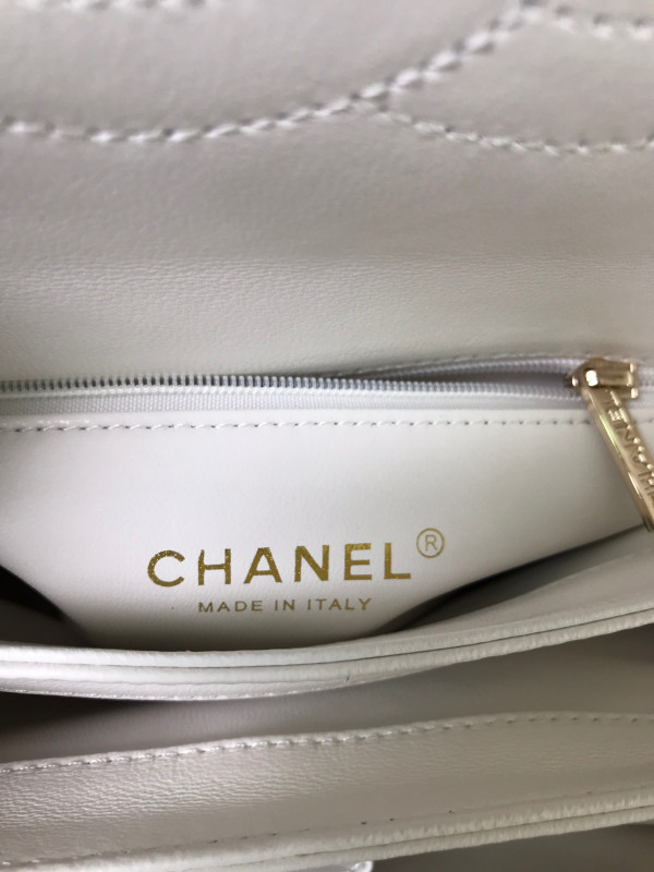CL FLAP BAG WITH TOP HANDLE