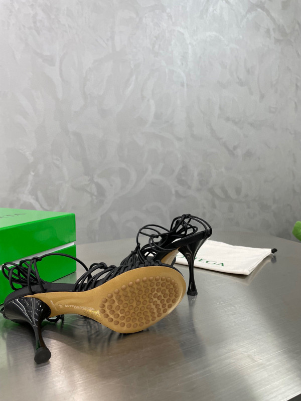 Bo*te*ga ve*ne*ta dot