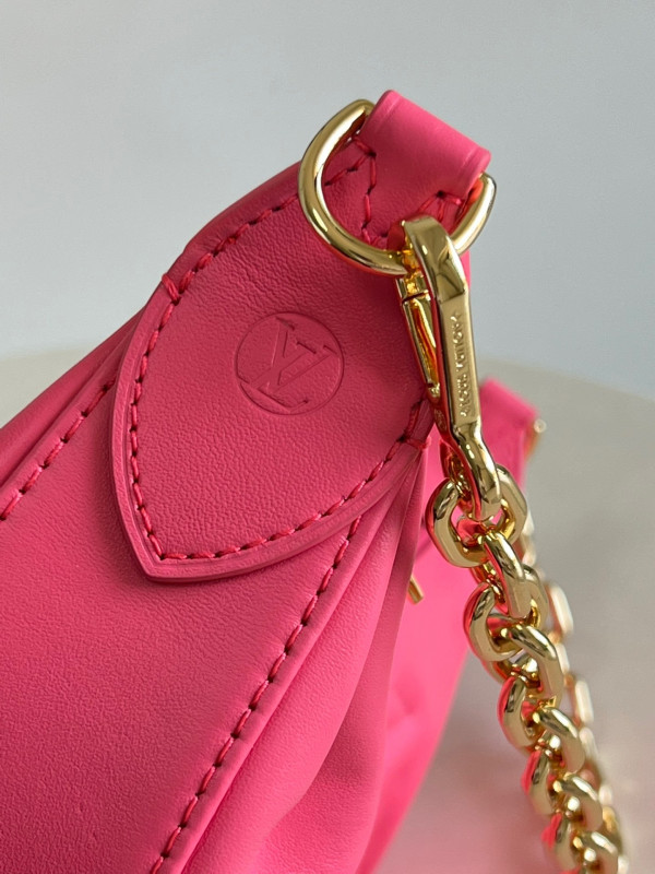 l**is V*t*n over the moon