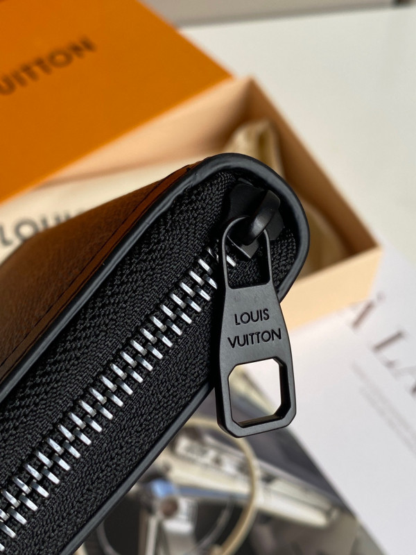 l**is V*t*n zippy wallet trunk