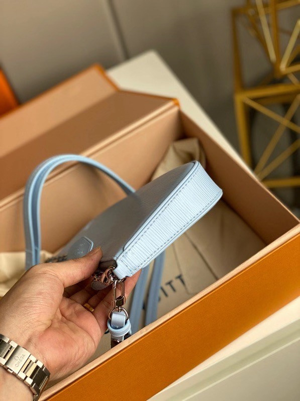 l**is V*t*n easy pouch on strap