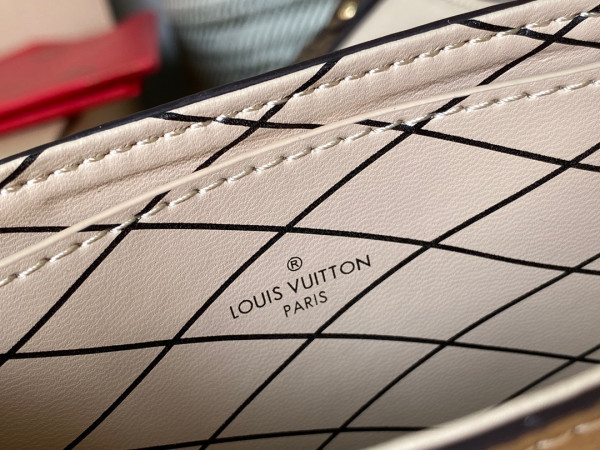 l**is V*t*n vertical trunk pochette