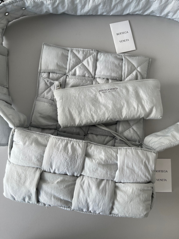 Bo*te*ga ve*ne*ta padded tech cassette