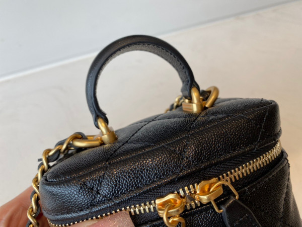 CL SMALL VANITY WITH CHAIN