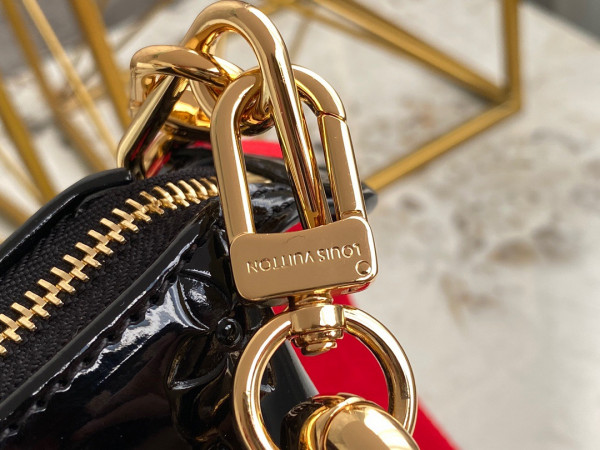 l**is V*t*n coussin mm