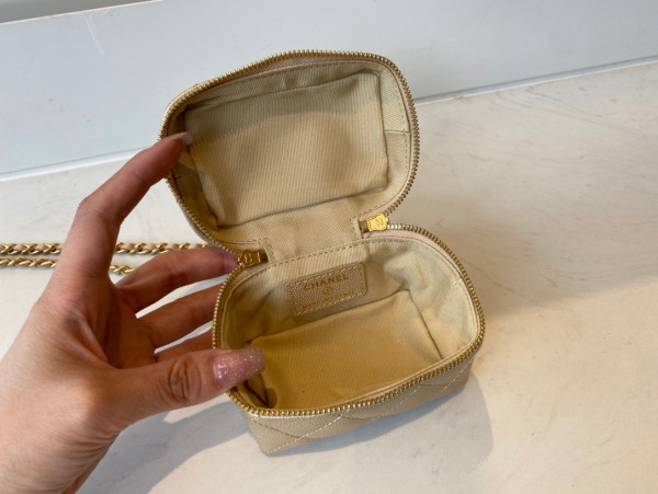 CL SMALL VANITY WITH CHAIN