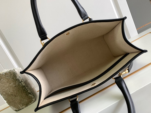 Ce**e horizontal cabas in textile with triomphe embroidery