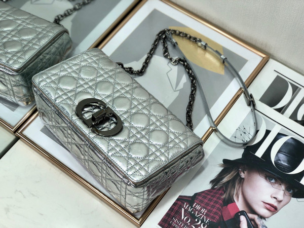 D*or medium D*or caro bag