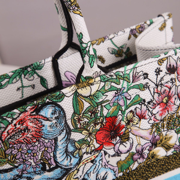 large D*or book tote