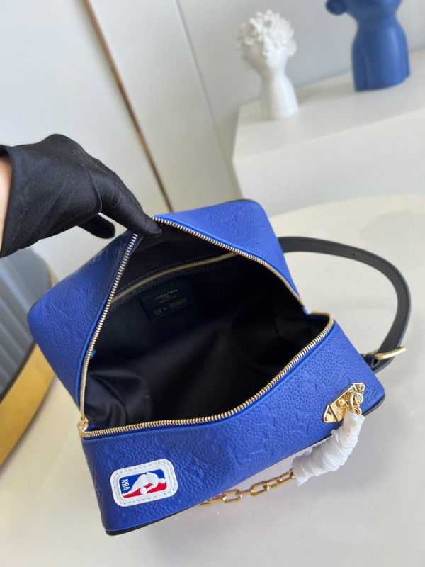 l**is V*t*n dopp kit