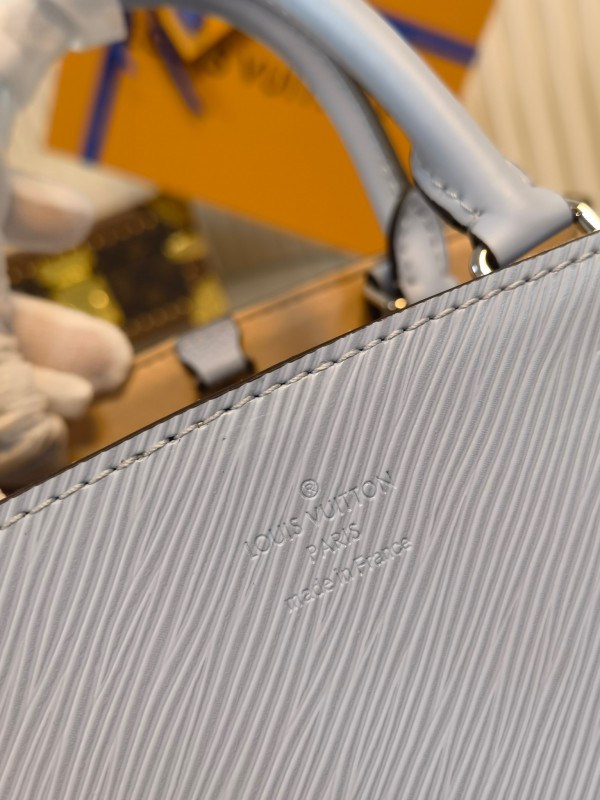 l**is V*t*n marelle tote bb