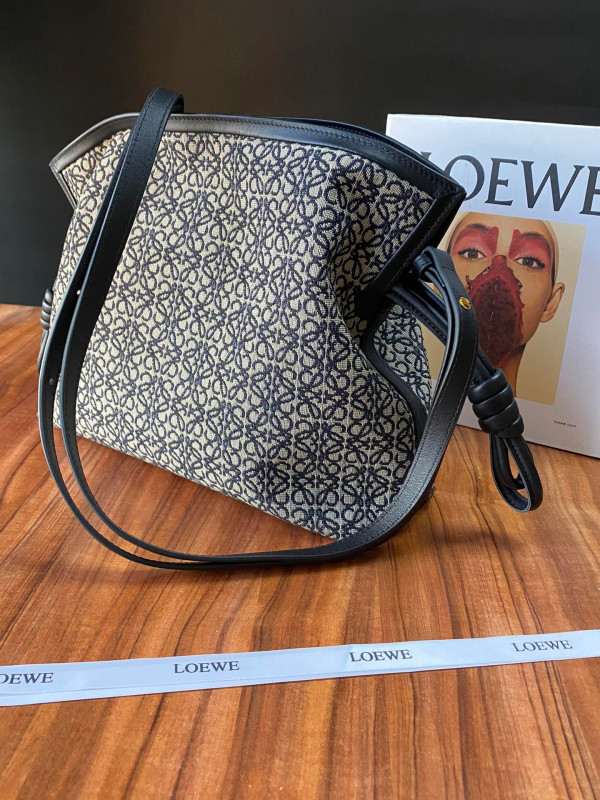LOEWE Flamenco clutch