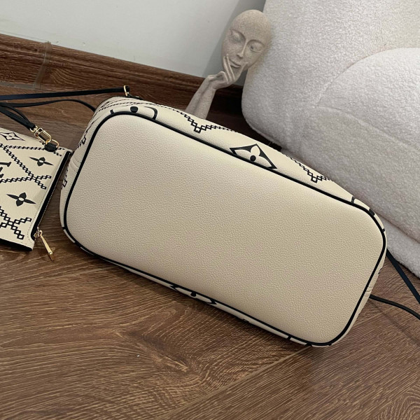 l**is V*t*n neverfull mm