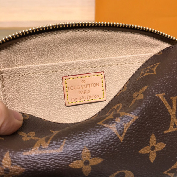 l**is V*t*n cosmetic pouch