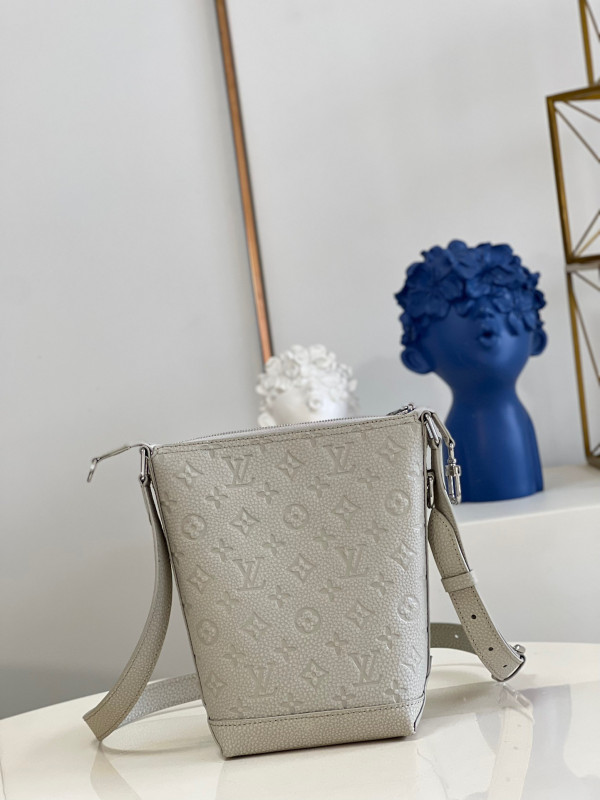 l**is V*t*n hobo cruiser pm