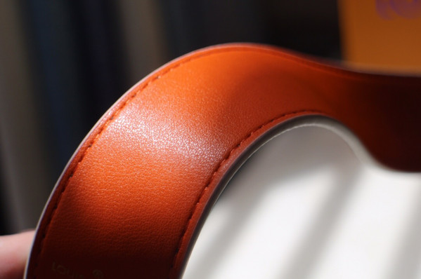 l**is V*t*n monogram strap